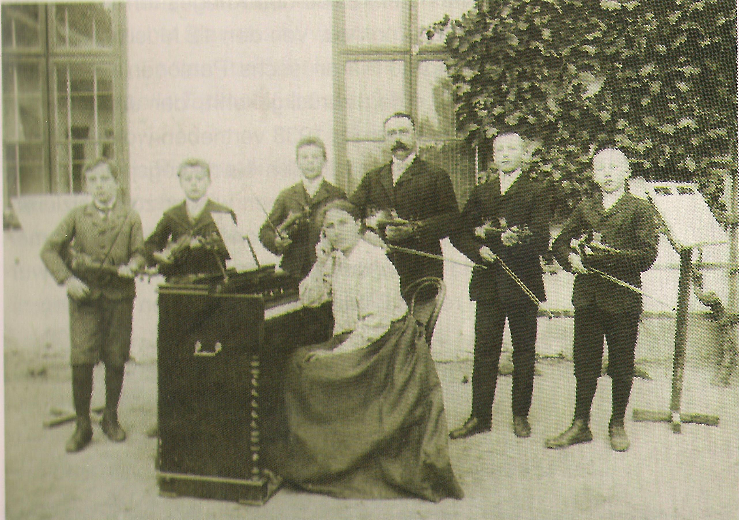 Julius Schmall mit Musikschüler